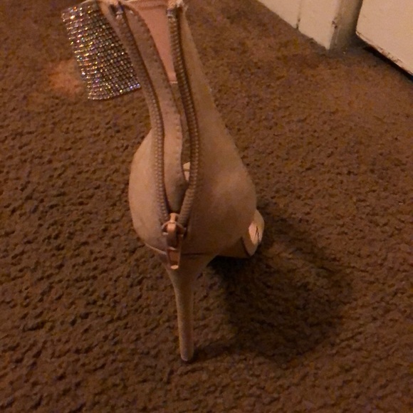 Heels - Picture 4 of 5
